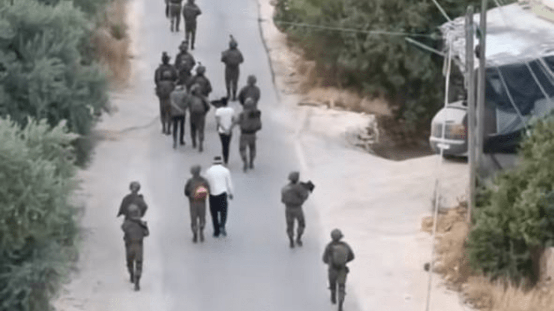 غالبيتهم من بيتا.. الاحتلال يعتقل 23 مواطنا من الضفة الغربية