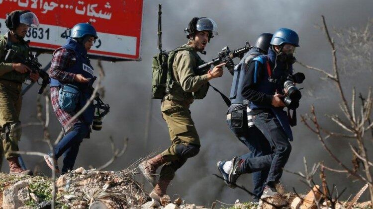 نقابة الصحفيين تطالب بتوفير الحماية للطواقم الصحفية