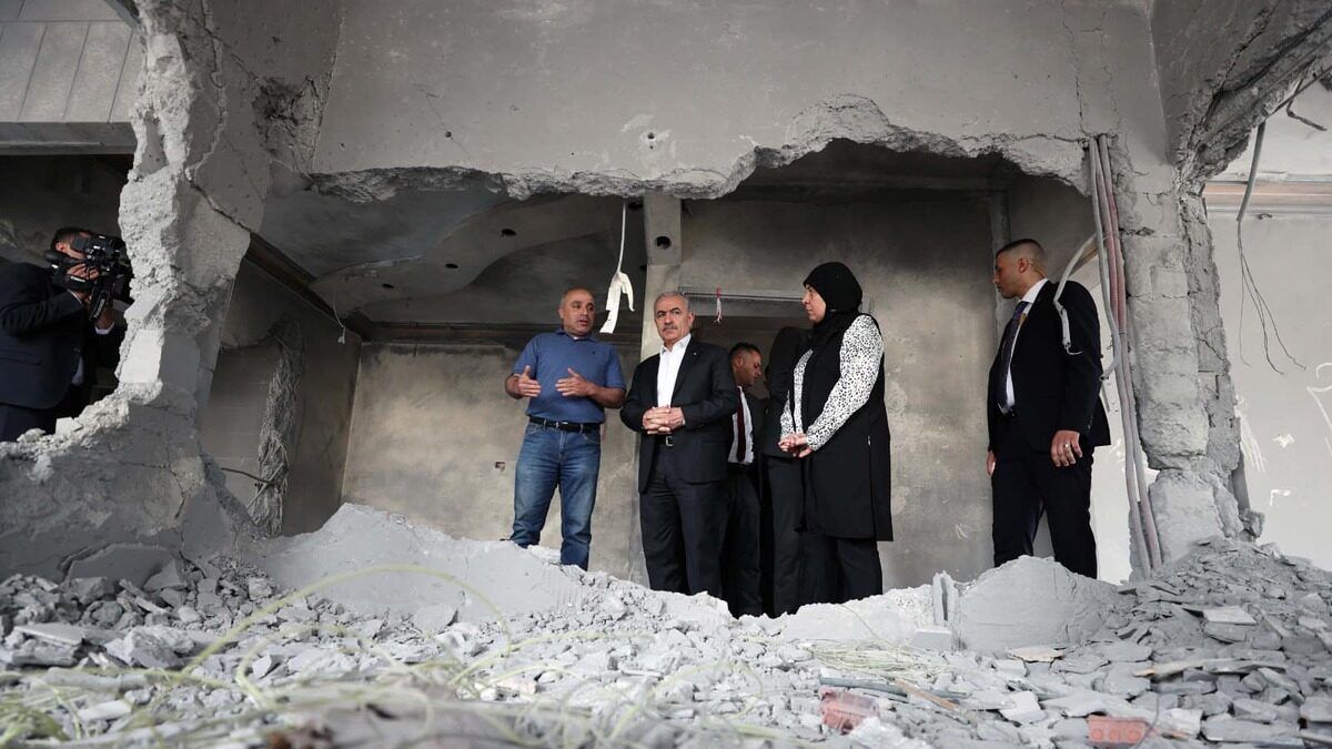 اشتية: سنعيد بناء كل بيت يهدمه الاحتلال