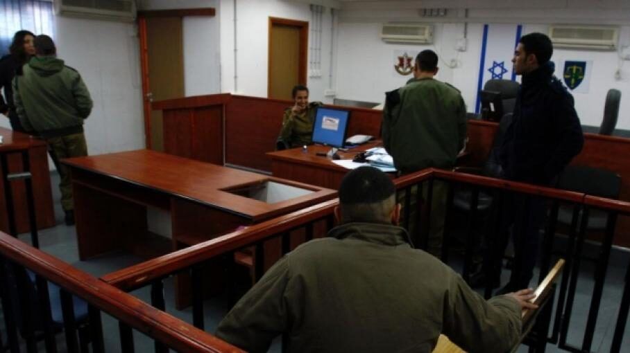 محامو الأسرى في محكمة عوفر العسكرية يواصلون إضرابهم المفتوح