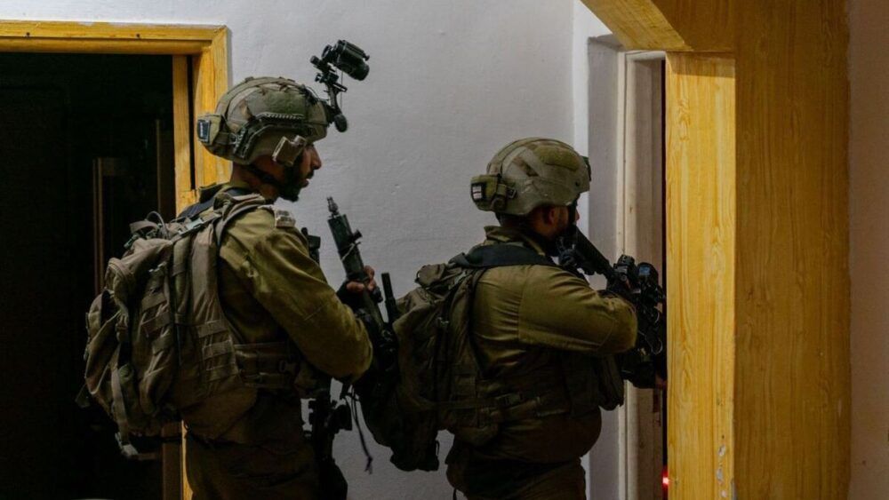 الاحتلال يعتقل 6 مواطنين من الضفة والقدس