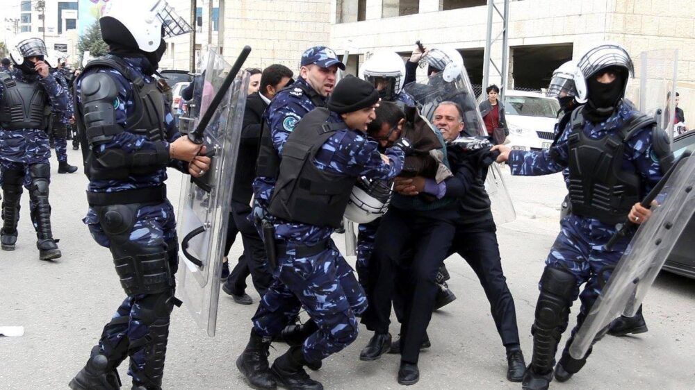 "القوى الوطنية" تدين سياسة الاعتقالات السياسية في الضفة