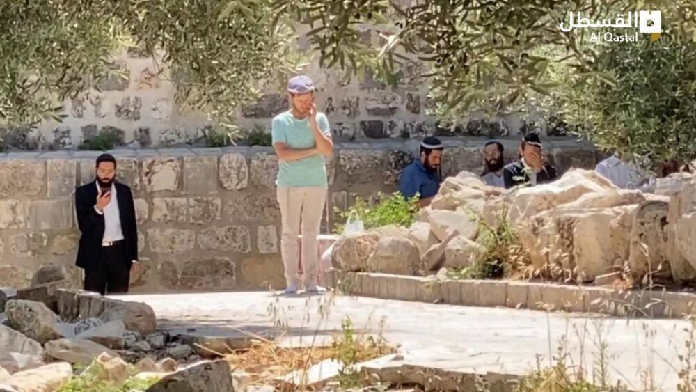 عشرات المستوطنين يقتحمون المسجد الأقصى