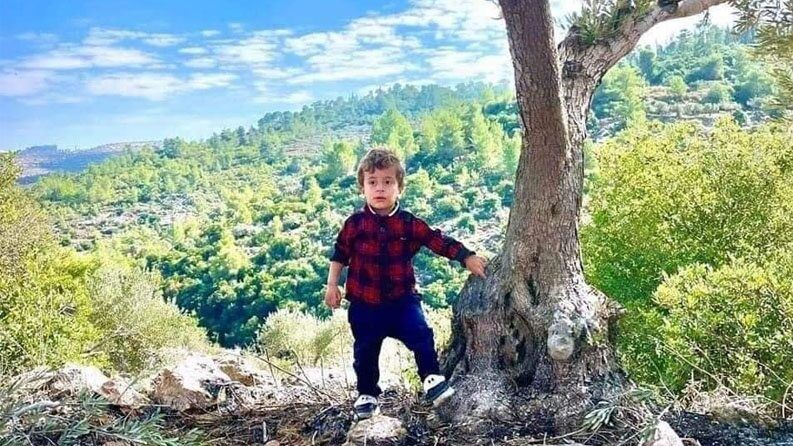 ارتقاء الطفل محمد التميمي متأثرا بإصابته برصاص الاحتلال في النبي صالح