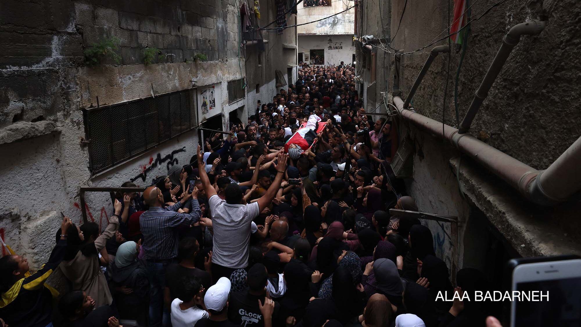 جماهير نابلس تشيع جثمان الشهيد خليل أنيس إلى مثواه الأخير