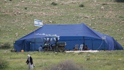 مستوطنون ينصبون خيمة في أرض جنوب نابلس