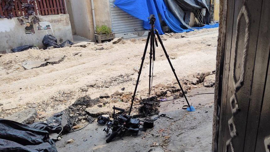 الاحتلال يعتدي على طاقم التلفزيون العربي