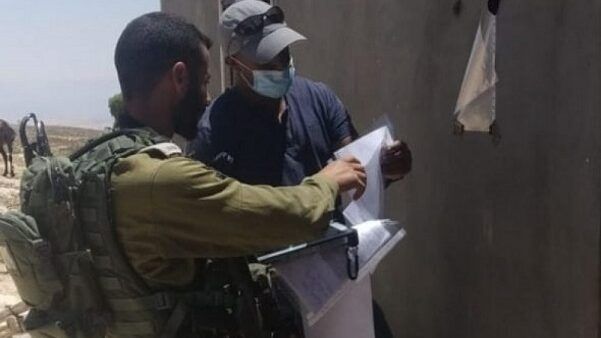 الاحتلال يخطر بوقف العمل بطريق ومنشآة في عقربا جنوب نابلس