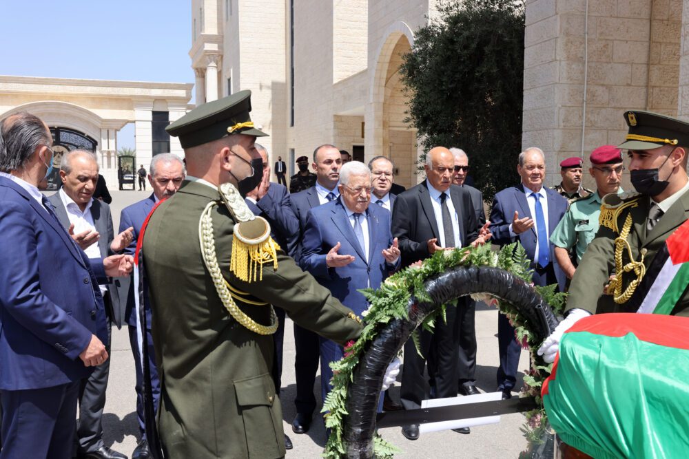 تشييع جثمان المناضل الوطني قدري أبو بكر بمشاركة الرئيس محمود عباس