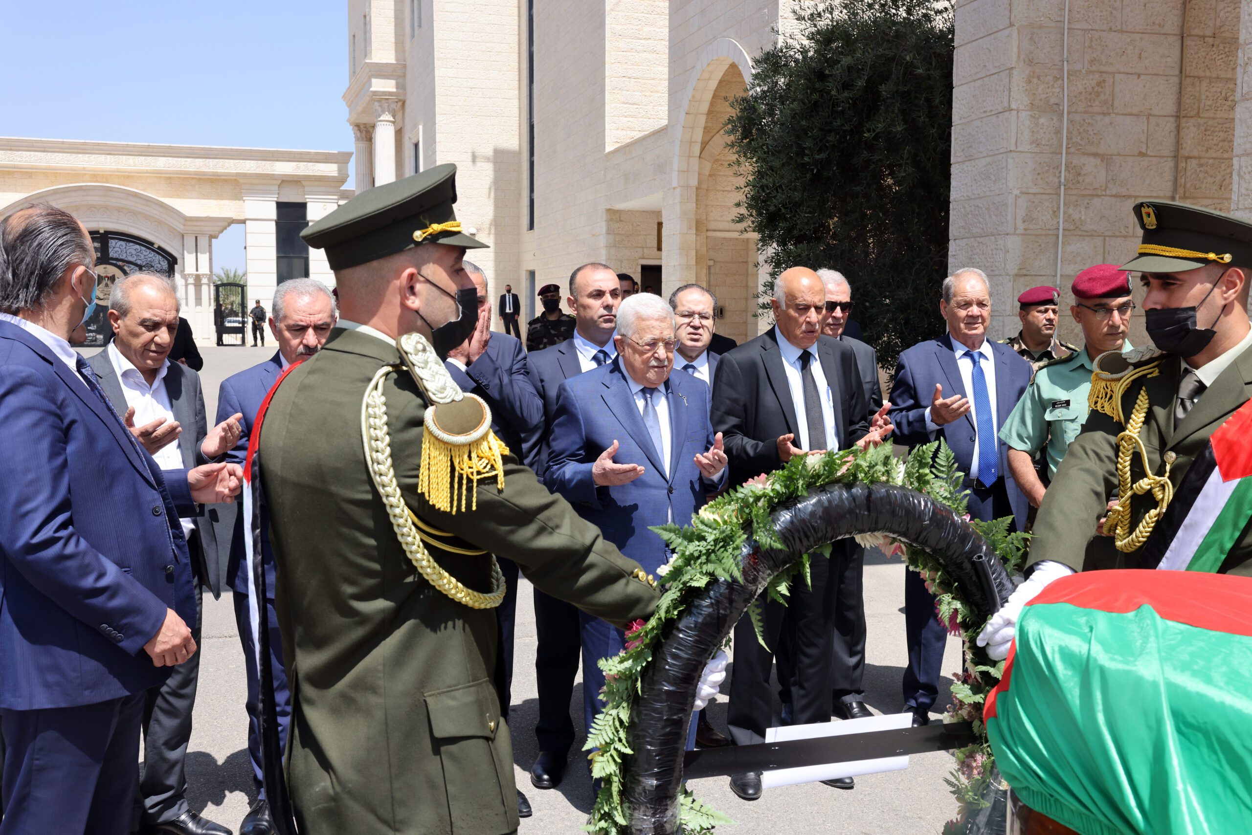 تشييع جثمان المناضل الوطني قدري أبو بكر بمشاركة الرئيس محمود عباس