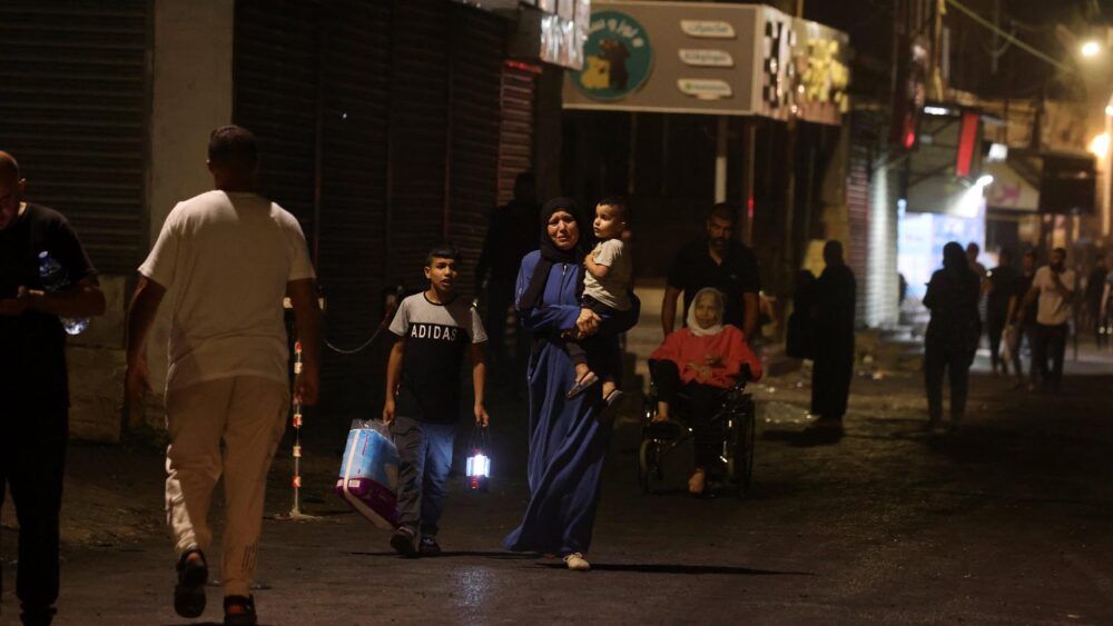 معادلة.. "لك يا منازل في القلوب منازل".. والبيت هو الوطن