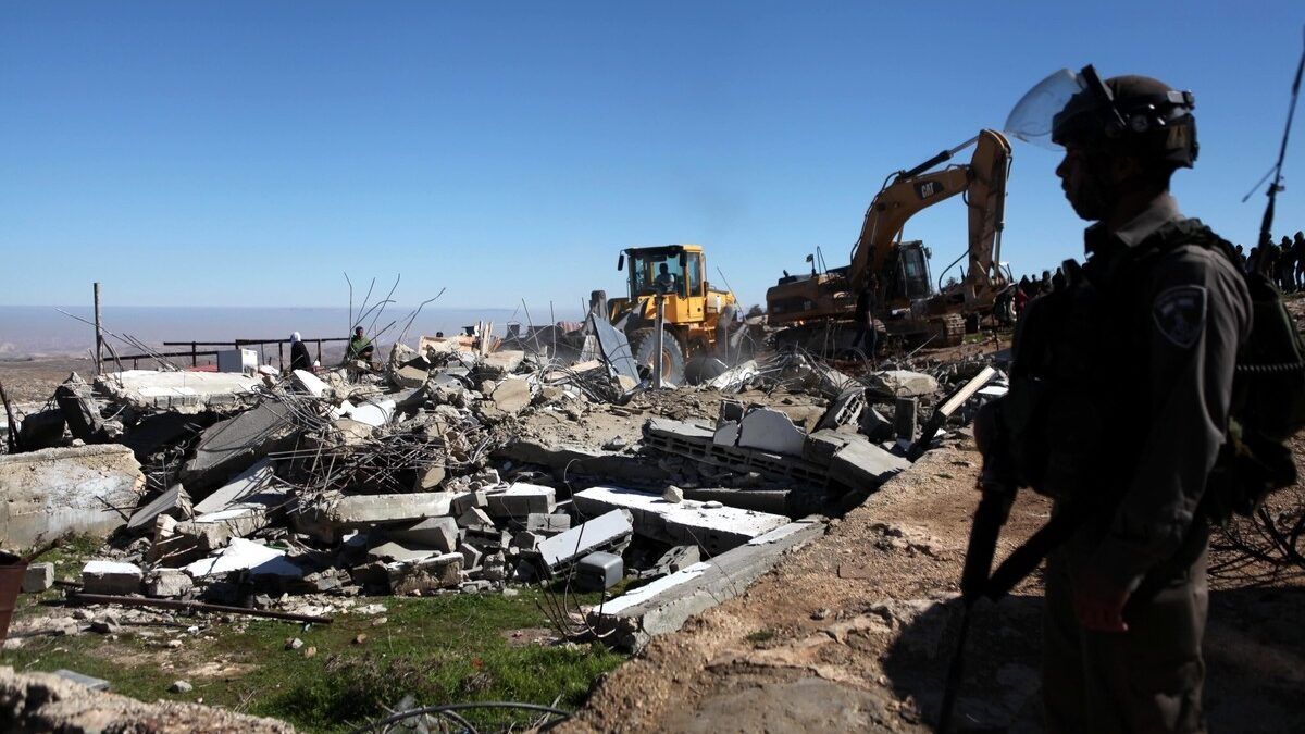 بحجة البناء دون ترخيص.. الاحتلال يجبر مقدسيا على هدم محلين تجاريين ذاتيا