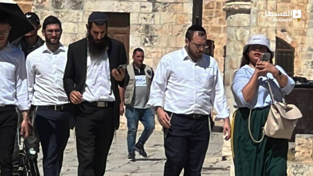 مستوطنون يقتحمون المسجد الأقصى المبارك