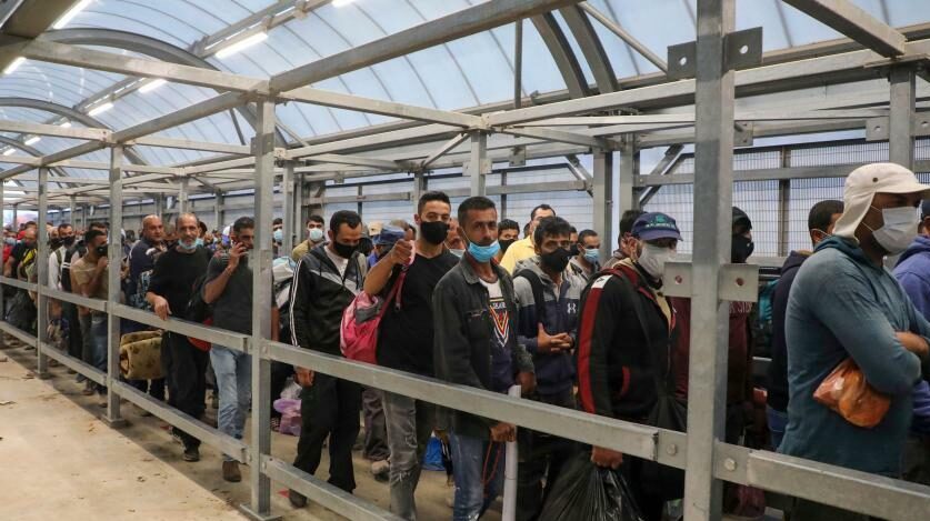 حكومة الاحتلال تدرس زيادة تصاريح عمال غزة