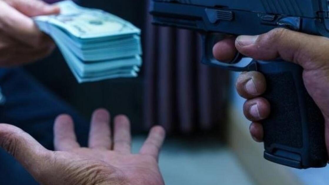 سطو مسلح على فرع أحد البنوك في السموع