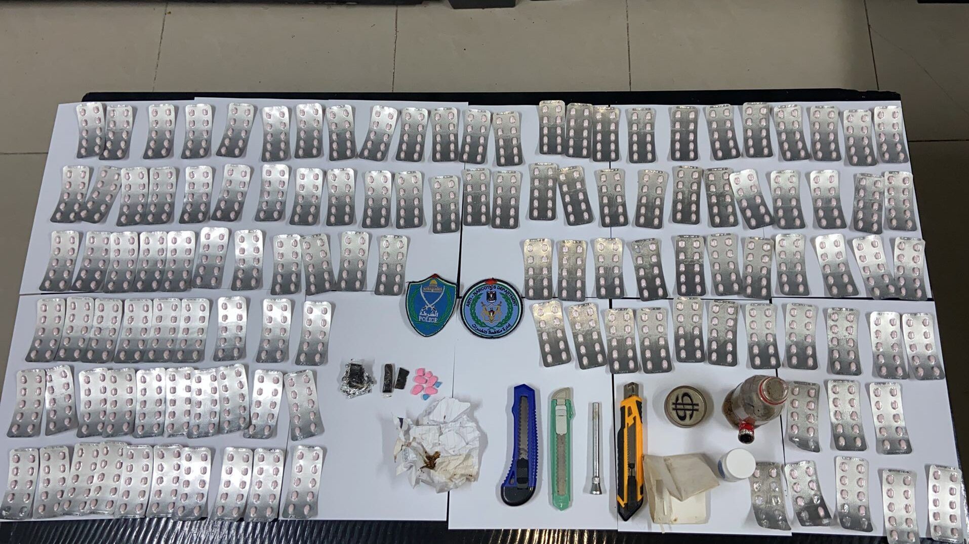 الشرطة تضبط كميات من الحبوب المخدرة يساء استخدامها في غير الأغراض الطبية