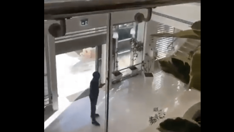 الشرطة: سطو مسلح على فرع أحد البنوك في بلدة نعلين