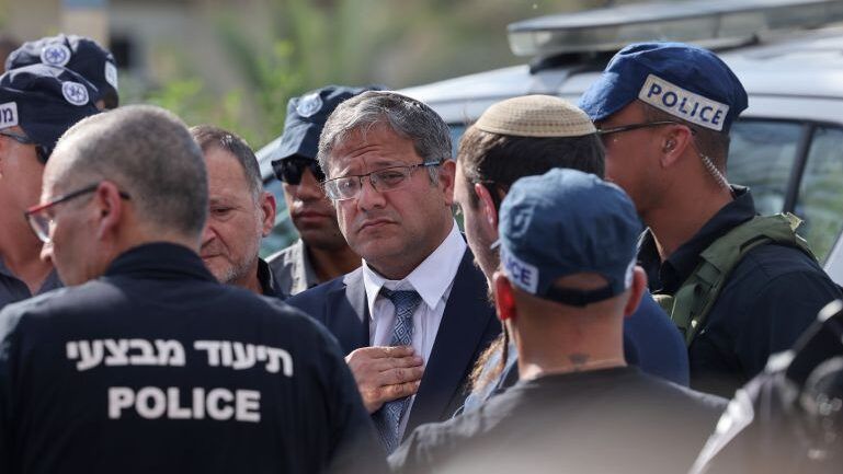 الاحتلال بوتقة التحول نحو الفاشية