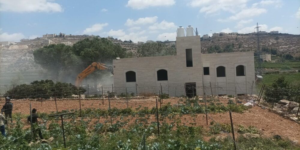 الاحتلال يهدم منزلا شرق الخليل