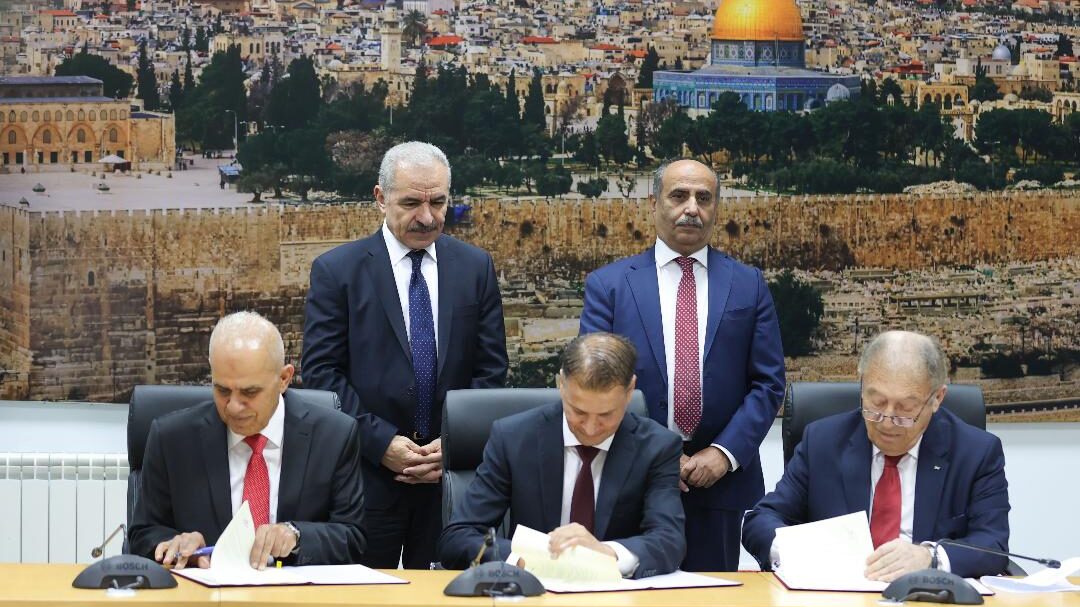 الحكومة توقع عقد إنشاء صوامع القمح