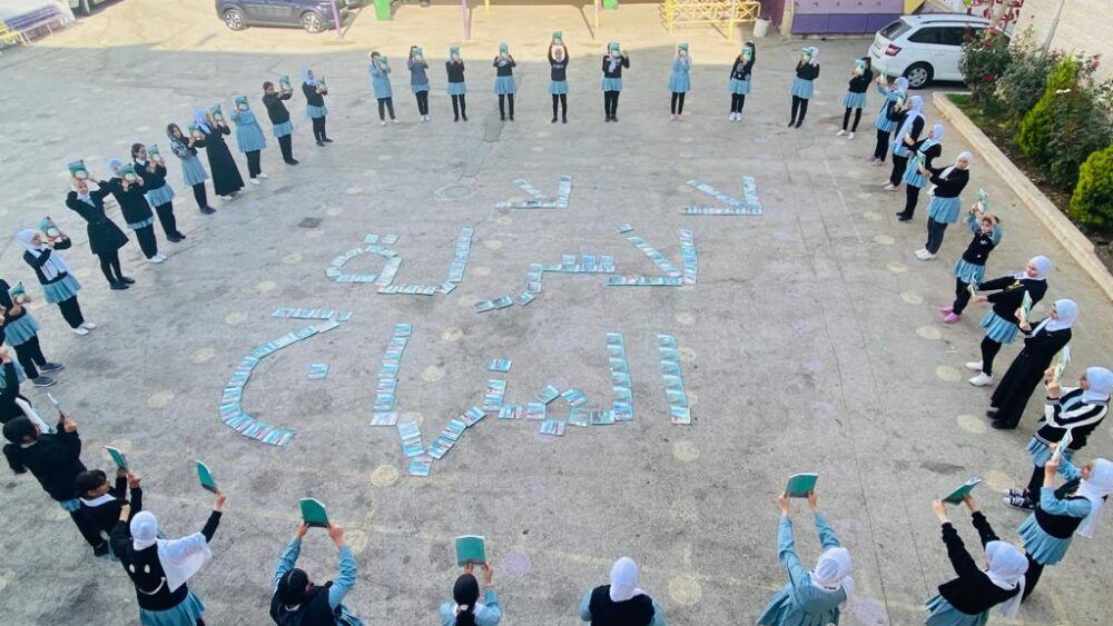 الاحتلال يستولي على كتب مدرسية في القدس؛ في إطار حربه على المنهاج الفلسطيني