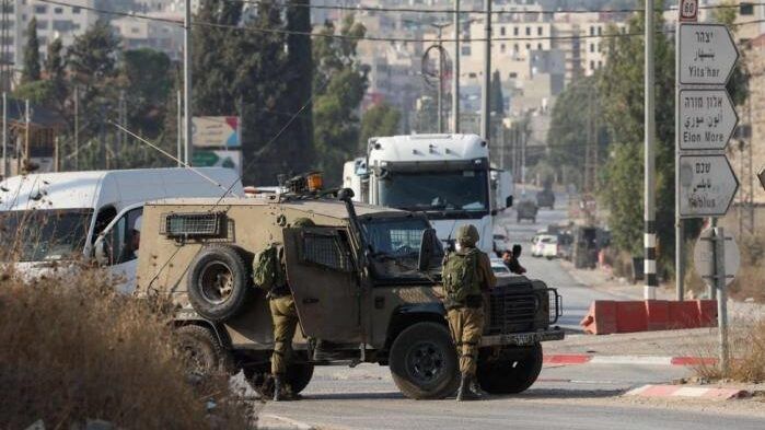 الاحتلال يواصل حصار بلدة عقربا لليوم الخامس على التوالي