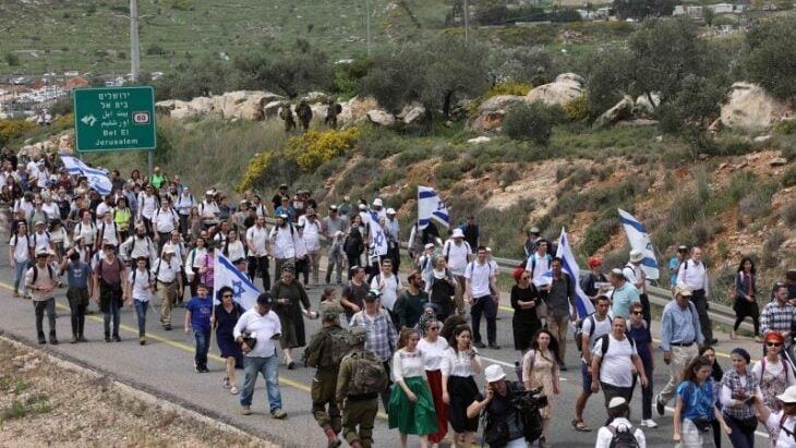 مستوطنون يقتحمون جبل صبيح في بيتا والاحتلال يواصل إغلاق البلدة