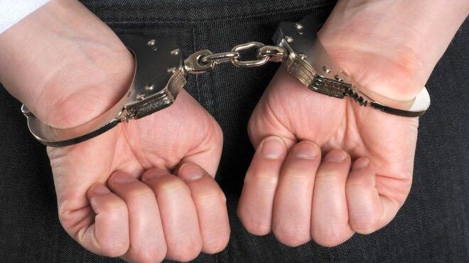 الشرطة تقبض على مشتبه فيه بالايذاء والابتزاز في جنين