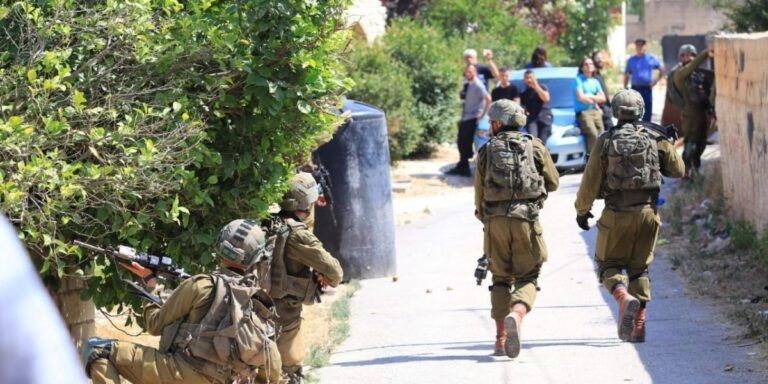 الاحتلال يطلق الرصاص تجاه العمال ويحتجز 3 نساء ويقتحم قرى في جنين