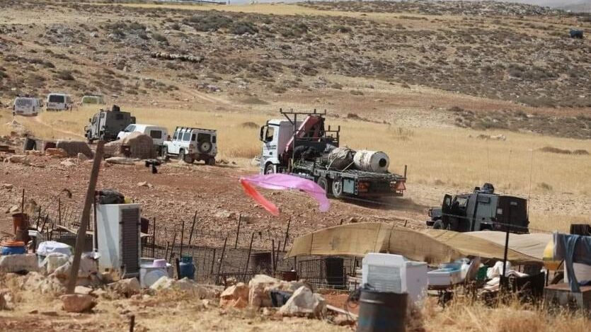 6 عائلات بدوية ترحل قسرياً عن تجمع القبون في رام الله