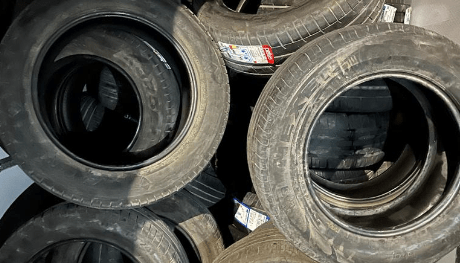 قلقيلية: منع دخول حافلة إسرائيلية محملة بإطارات سيارات تالفة