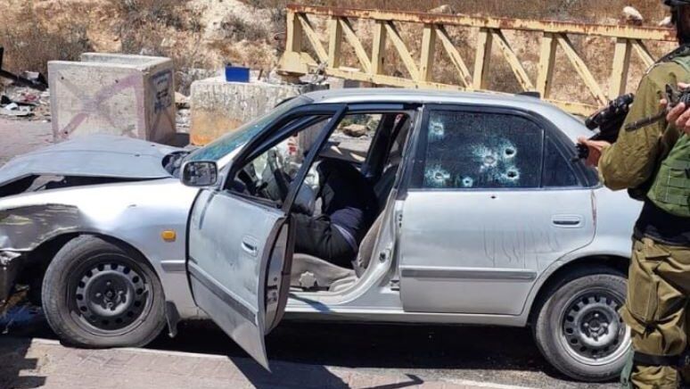 الاحتلال يصيب شابًا بزعم محاولته تنفيذ عملية بالخليل