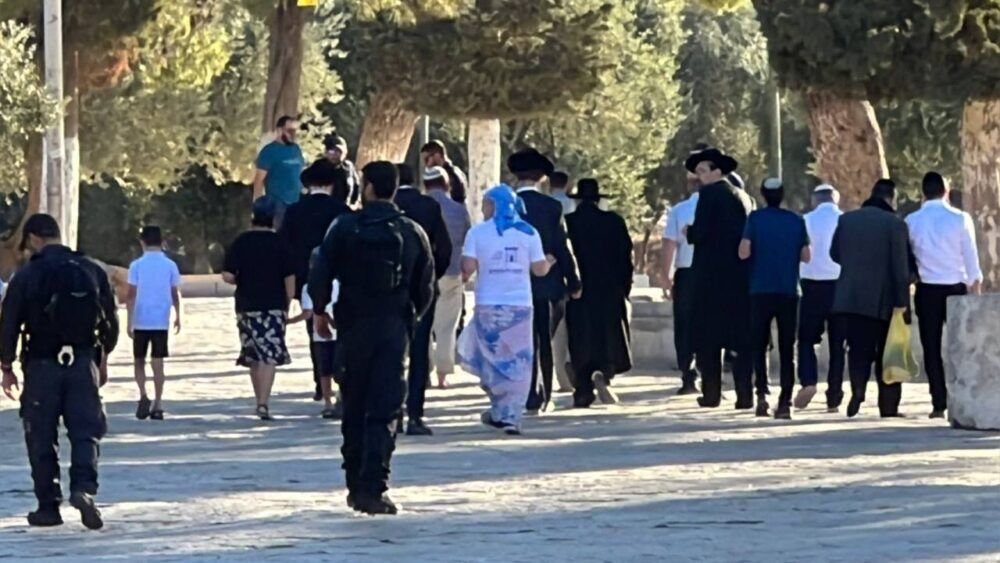 عشرات المستوطنين يقتحمون "الأقصى"