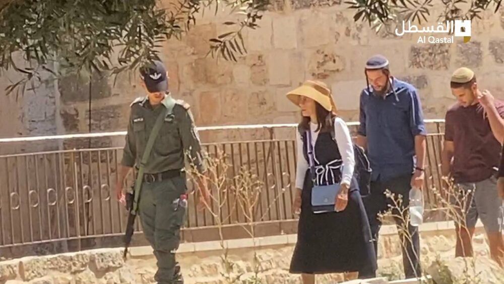 عشرات المستوطنين يقتحمون "الأقصى" بحماية قوات الاحتلال