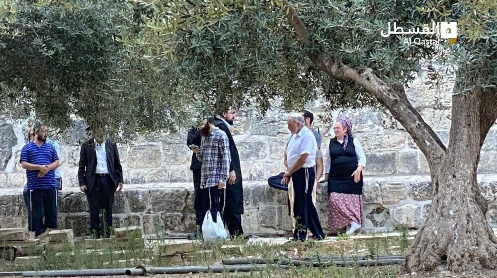 مستوطنون يقتحمون باحات "الأقصى"