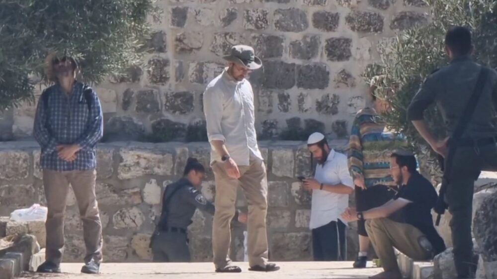 مستوطنون يقتحمون المسجد الأقصى المبارك على مجموعات متفرقة