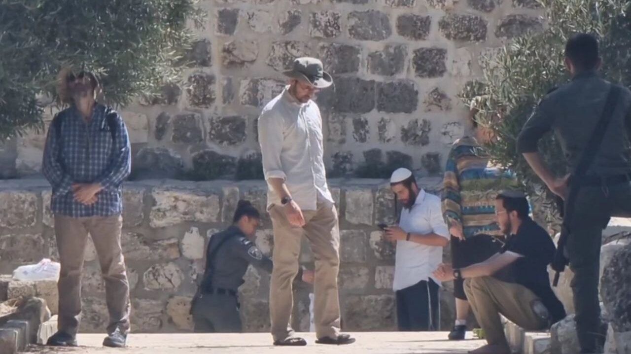 مستوطنون يقتحمون المسجد الأقصى المبارك على مجموعات متفرقة