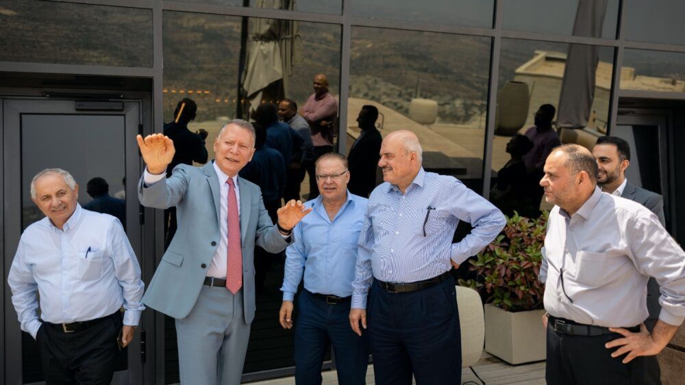 رئيس وأعضاء مجلس بلدية نابلس في زيارة لمدينة روابي