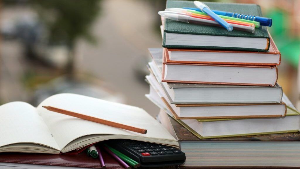 العودة إلى المدارس، وأكثر من رجاء