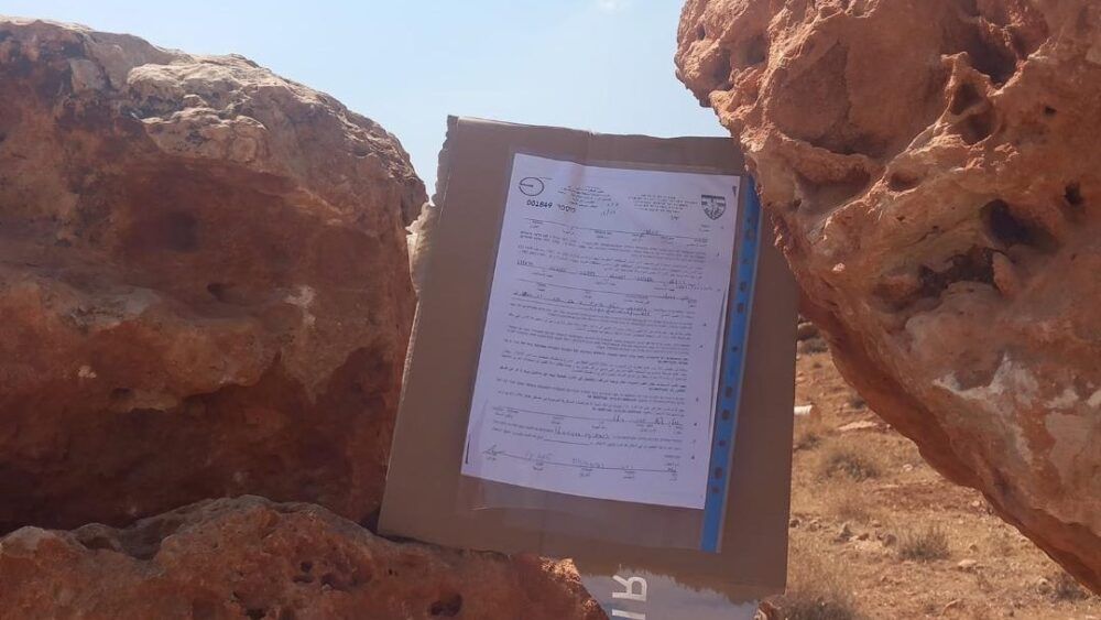 الاحتلال يسلّم 50 إخطارا بالهدم في قرية دوما جنوب نابلس