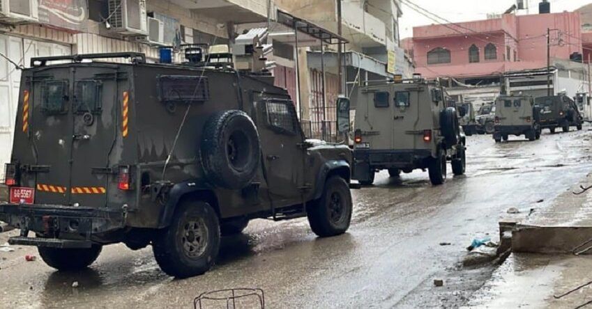 الاحتلال يفتش منزلا في بيتونيا غرب رام الله