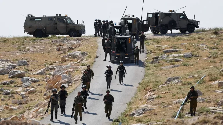 قوات الاحتلال تحاصر منزلا في الدوحة غرب بيت لحم