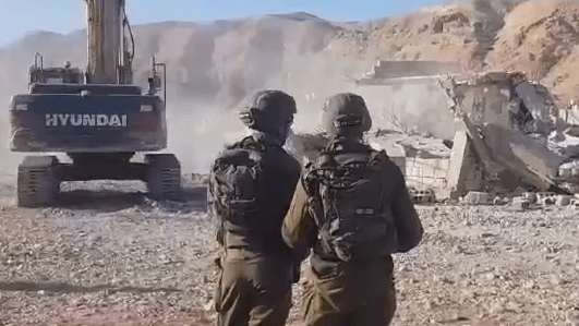 فيديو: الاحتلال يهدم منزلا و"بركسا" شمال أريحا