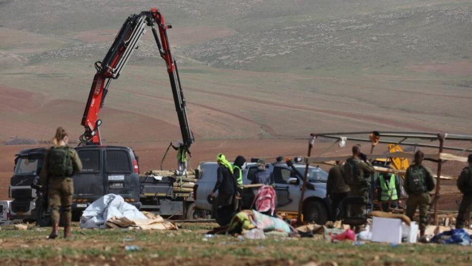 انتزاع قرار بتجميد هدم مساكن في خربة حمصة الفوقا بالأغوار