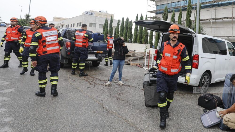 فريق دولة فلسطين للتدخل والاستجابة العاجلة يبدأ بمهمته الإغاثية في ليبيا