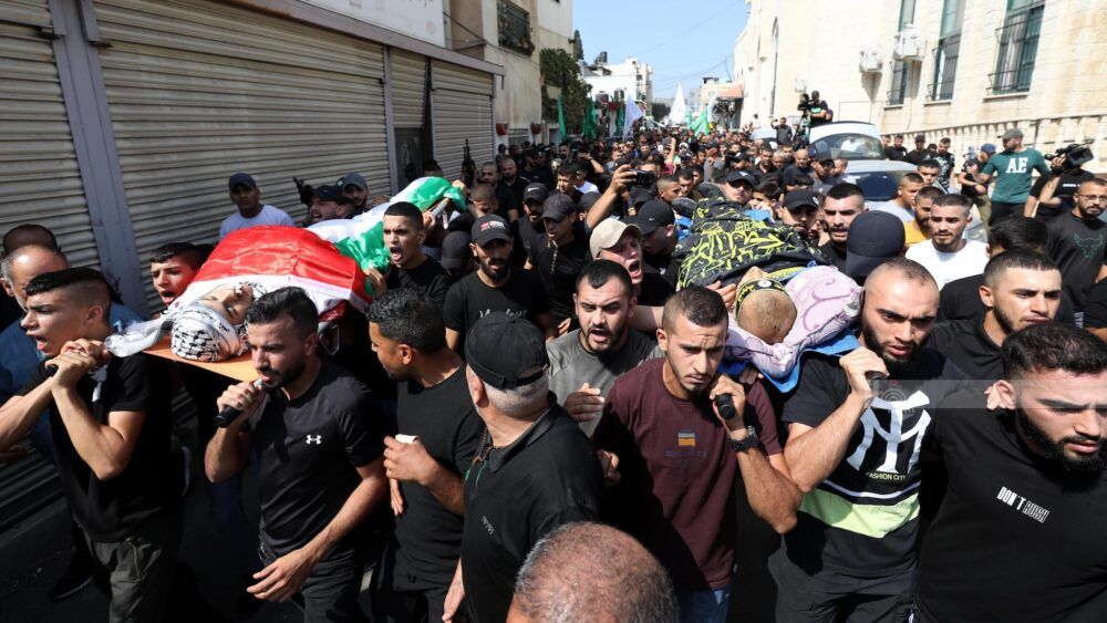 تشييع جثماني خمايسة والسعدي في جنين ومخيمها