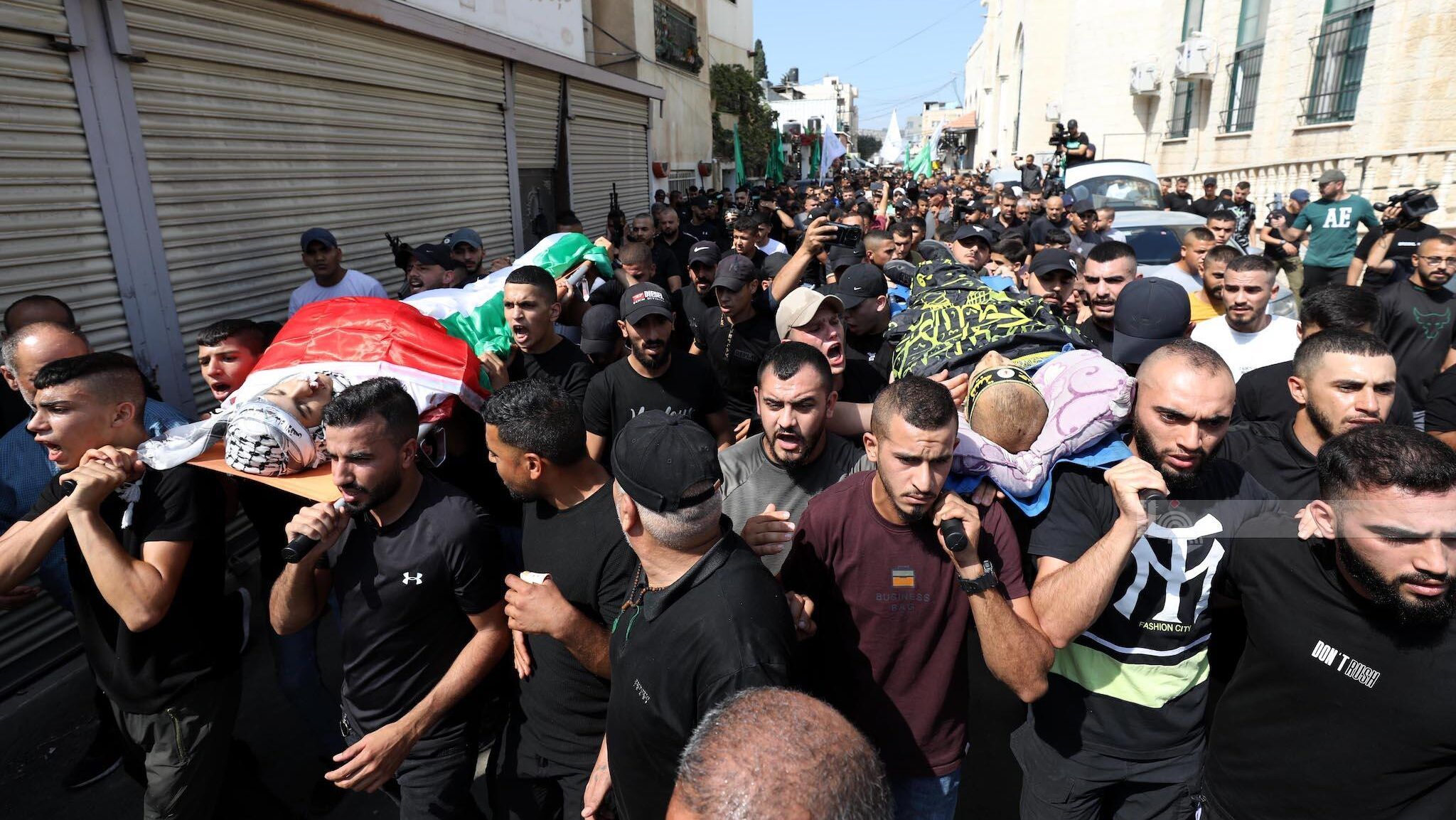 تشييع جثماني خمايسة والسعدي في جنين ومخيمها