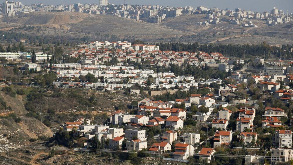 "إسرائيل" بصدد المصادقة اليوم على مشروع حي استيطاني في أبو ديس بالقدس المحتلة