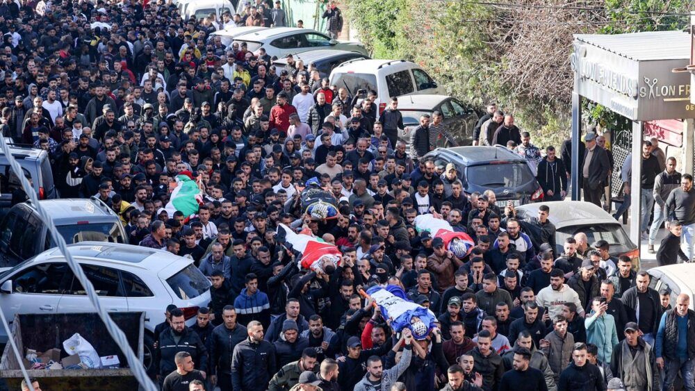 غزة تُودّع شهدائها الخمسة في تَشييع مهيب