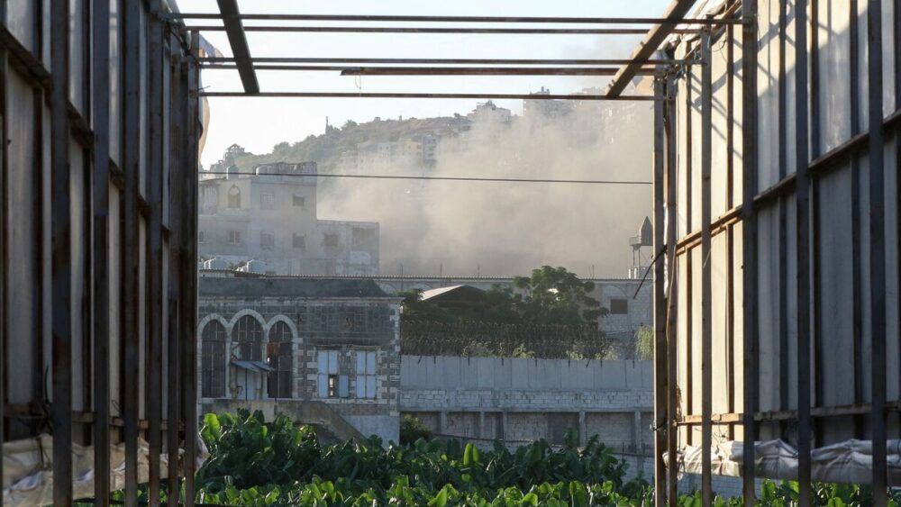 تجدد الاشتباكات في مخيم عين الحلوة بعد إعلان تثبيت وقف إطلاق النار